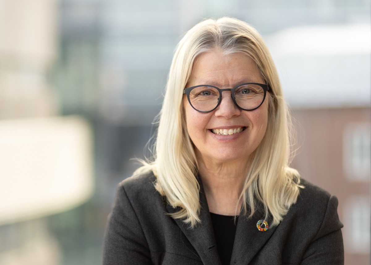 Maria Thuveson with blurry SciLifeLab building in the background.