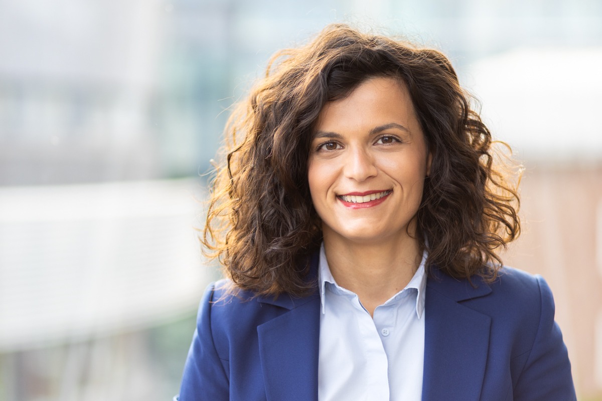 Portrait of Anna Seitanidou with blurry SciLifeLab building in the background.